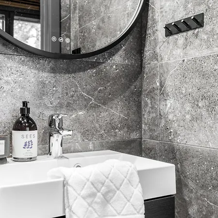 Levin Lyhty Chanel C3 By Hilla 公寓 列维